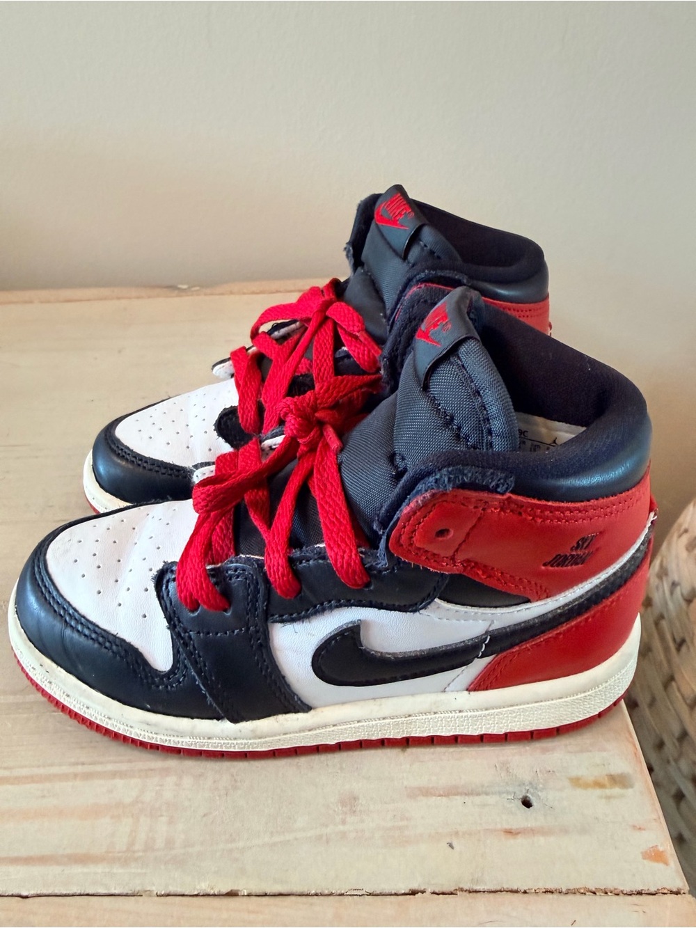 Jordan 1 High OG Toddler “Black Toe” - Picture 2 of 5